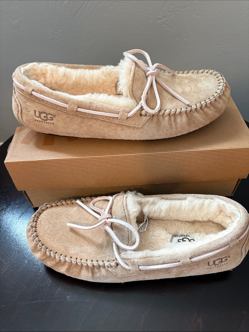 UGG Australia Women's Dakota Chestnut Suede Moccasin Slippers with Bow - Size 8 - Picture 5 of 13